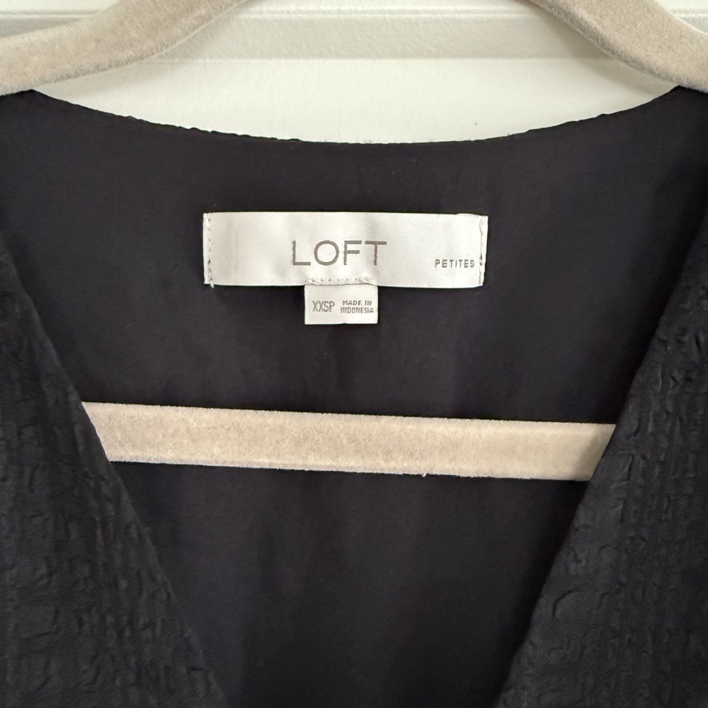Loft Black tiered textured midi dress size xxsp - Picture 3 of 4